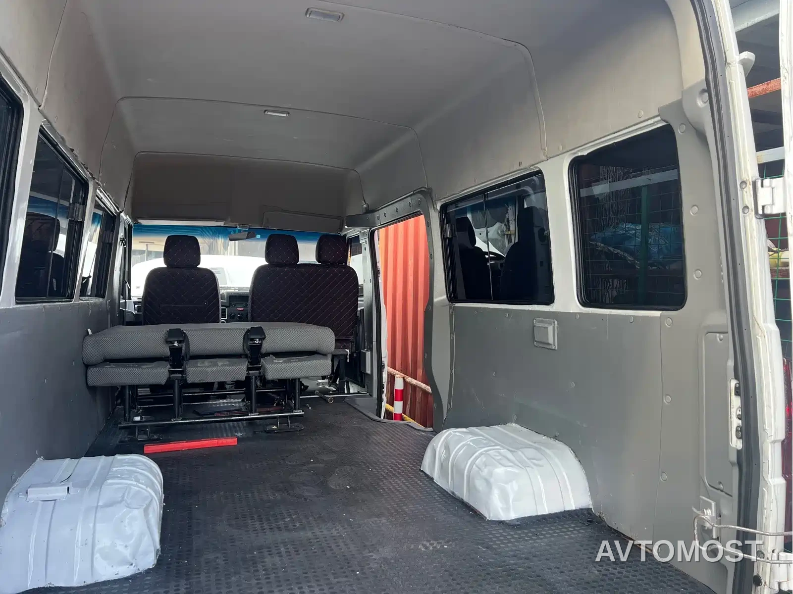 Iveco Daily 2021 2.5T A40 M1 Bus 5-9 Seats Long Wheelbase Medium Roof Dual Tires Sliding Door — фото 14