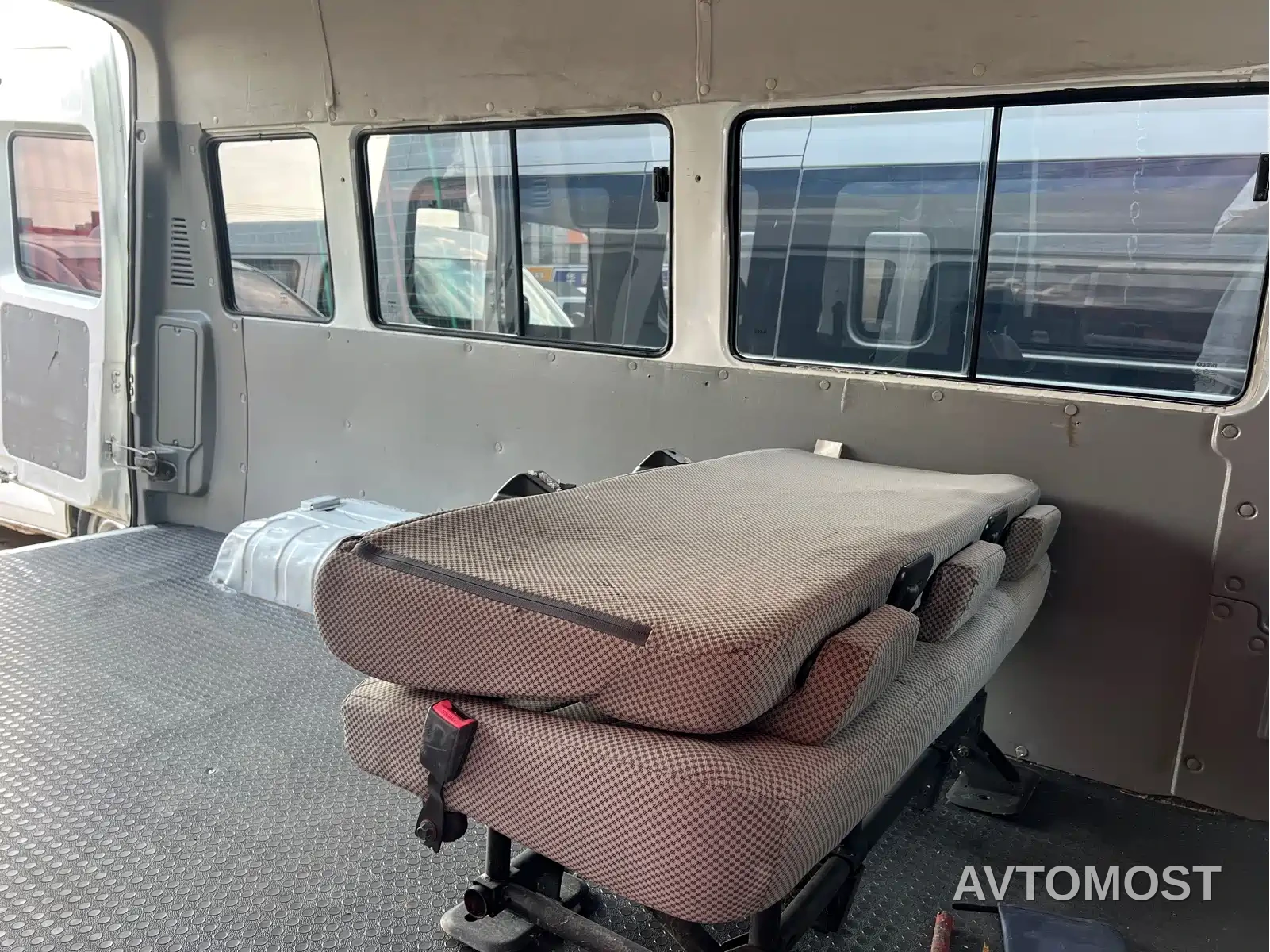 Iveco Daily 2021 2.5T A40 M1 Bus 5-9 Seats Long Wheelbase Medium Roof Dual Tires Sliding Door — фото 15