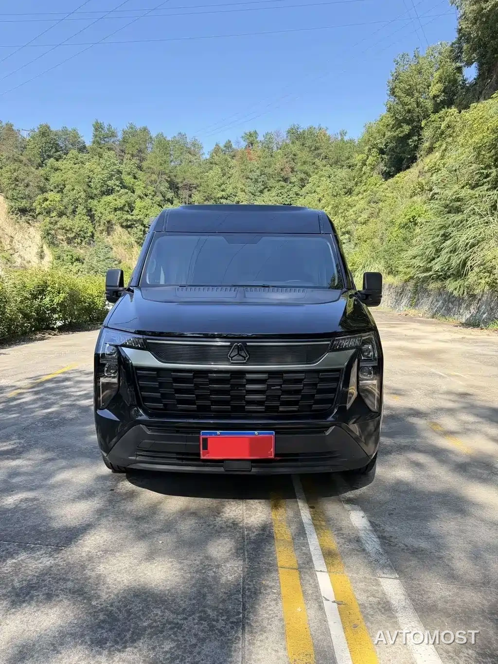 Sinotruk Xianfeng V 2024 Multi-function Version 2.0T Automatic Medium Wheelbase Medium Roof — фото 2