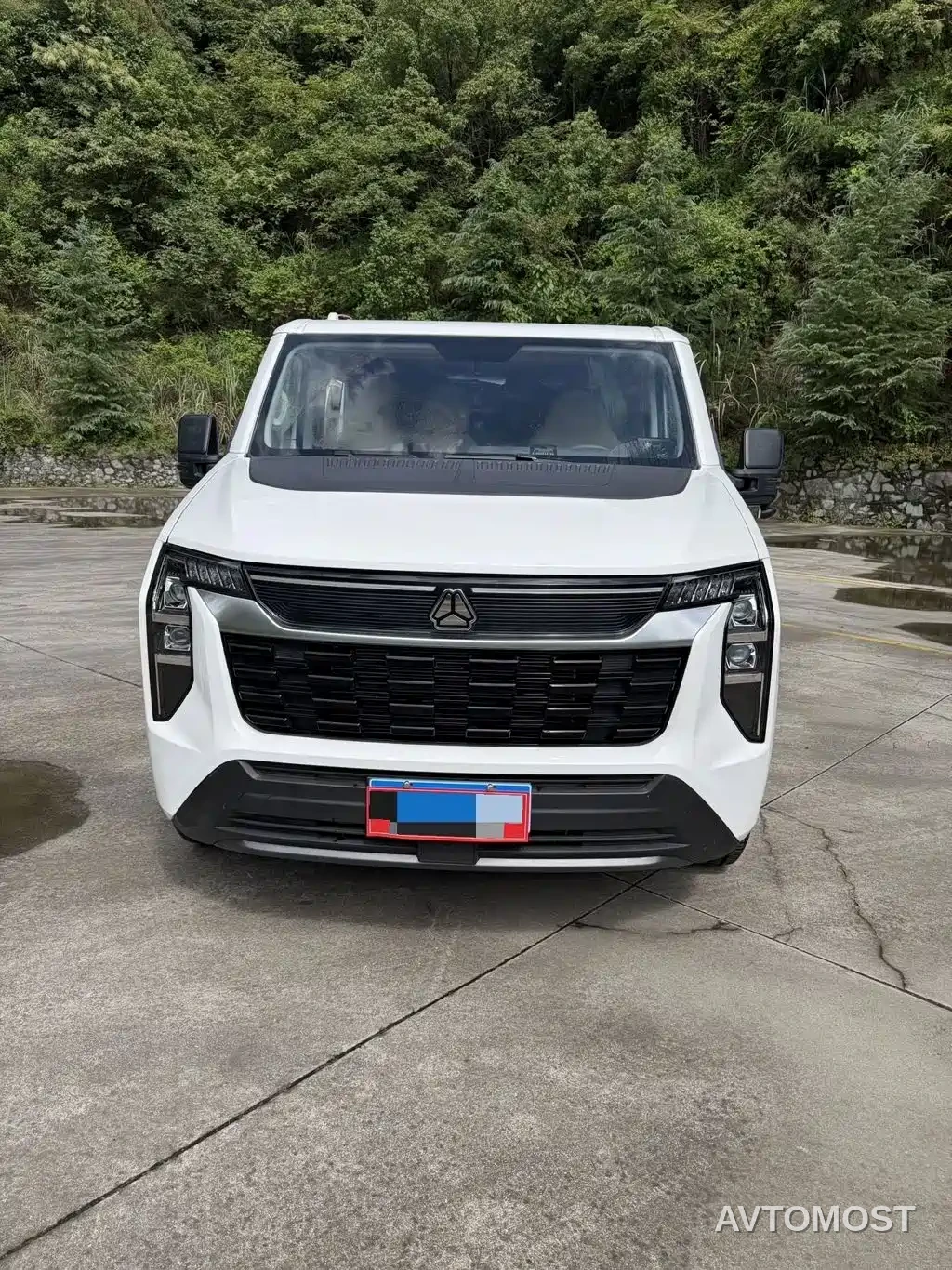 Sinotruk Xianfeng V 2025 Commercial Travel Edition 2.0T Automatic Short Wheelbase Low Roof — фото 2