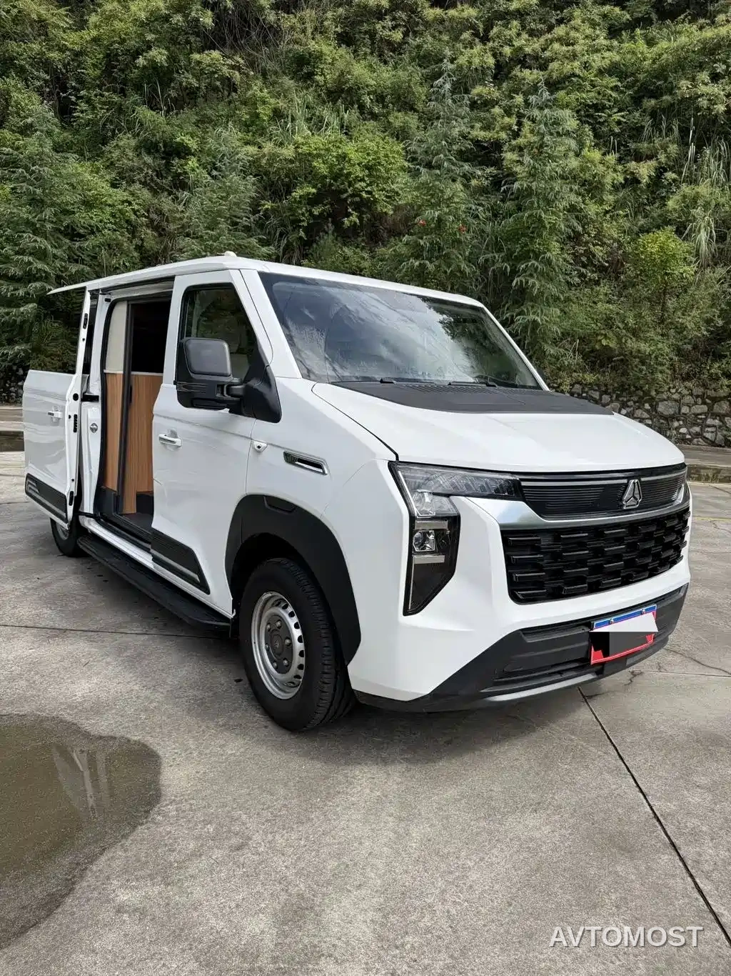Sinotruk Xianfeng V 2025 Commercial Travel Edition 2.0T Automatic Short Wheelbase Low Roof — фото 3