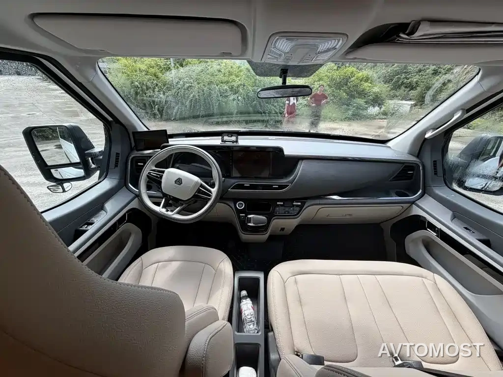 Sinotruk Xianfeng V 2025 Commercial Travel Edition 2.0T Automatic Short Wheelbase Low Roof — фото 4