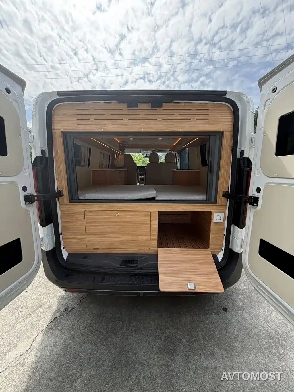 Sinotruk Xianfeng V 2025 Commercial Travel Edition 2.0T Automatic Short Wheelbase Low Roof — фото 6
