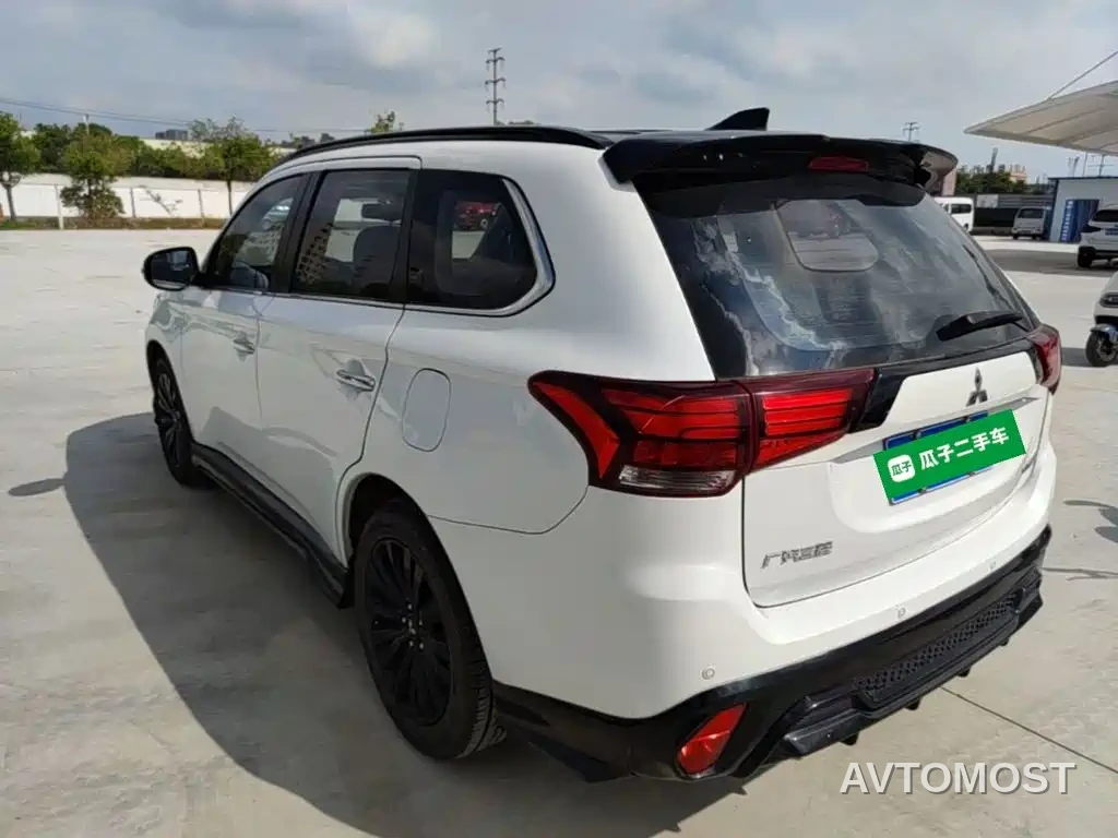 Mitsubishi Outlander 2021 2.4L 4WD Yaodong Edition 5-seater — фото 5