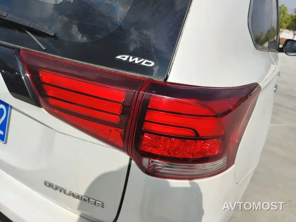 Mitsubishi Outlander 2021 2.4L 4WD Yaodong Edition 5-seater — фото 8