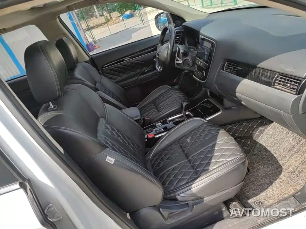 Mitsubishi Outlander 2021 2.4L 4WD Yaodong Edition 5-seater — фото 24