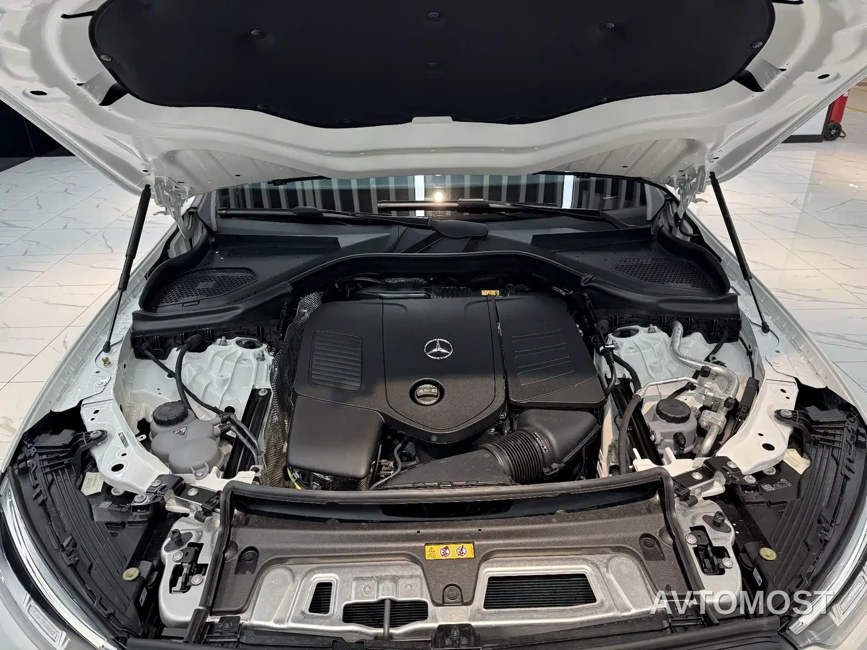 Mercedes-Benz GLC Coupe 2025 GLC 260 4MATIC Coupe SUV — фото 9
