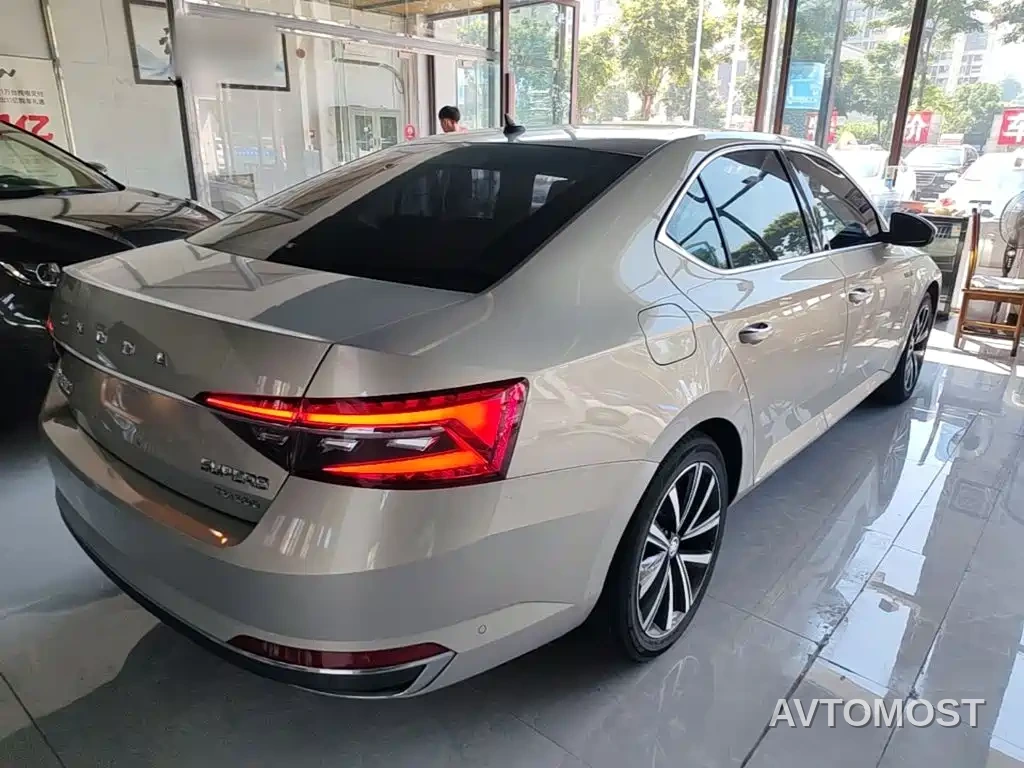 Škoda Superb 2019 Facelift TSI330 DSG Luxury — фото 6