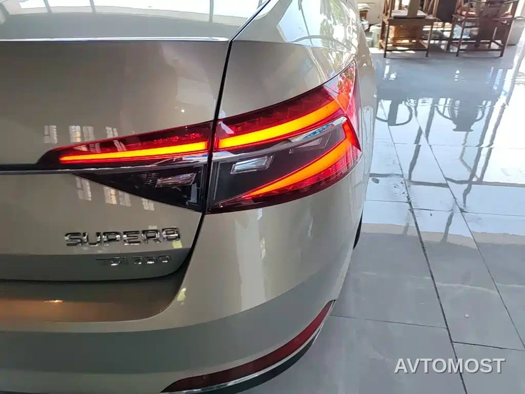 Škoda Superb 2019 Facelift TSI330 DSG Luxury — фото 7