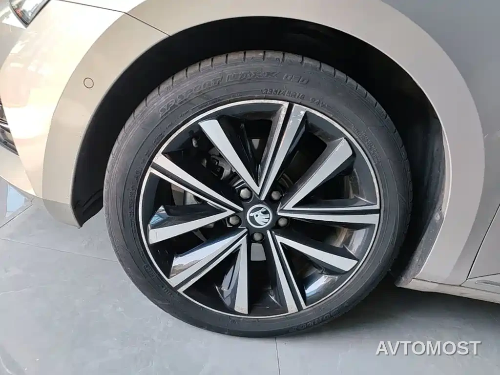 Škoda Superb 2019 Facelift TSI330 DSG Luxury — фото 20