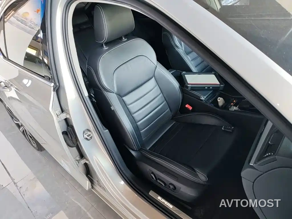 Škoda Superb 2019 Facelift TSI330 DSG Luxury — фото 22