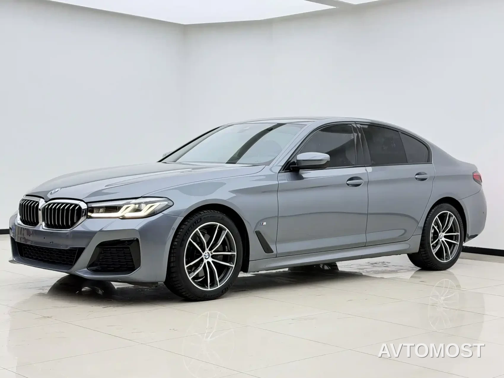 BMW 5 Series (Import) 2022 Model Second Facelift 525i M Sport Package — фото 1