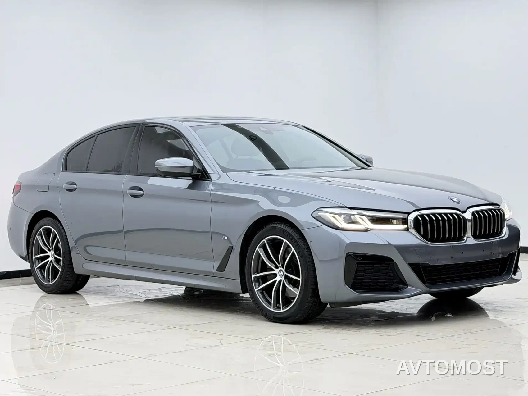 BMW 5 Series (Import) 2022 Model Second Facelift 525i M Sport Package — фото 3