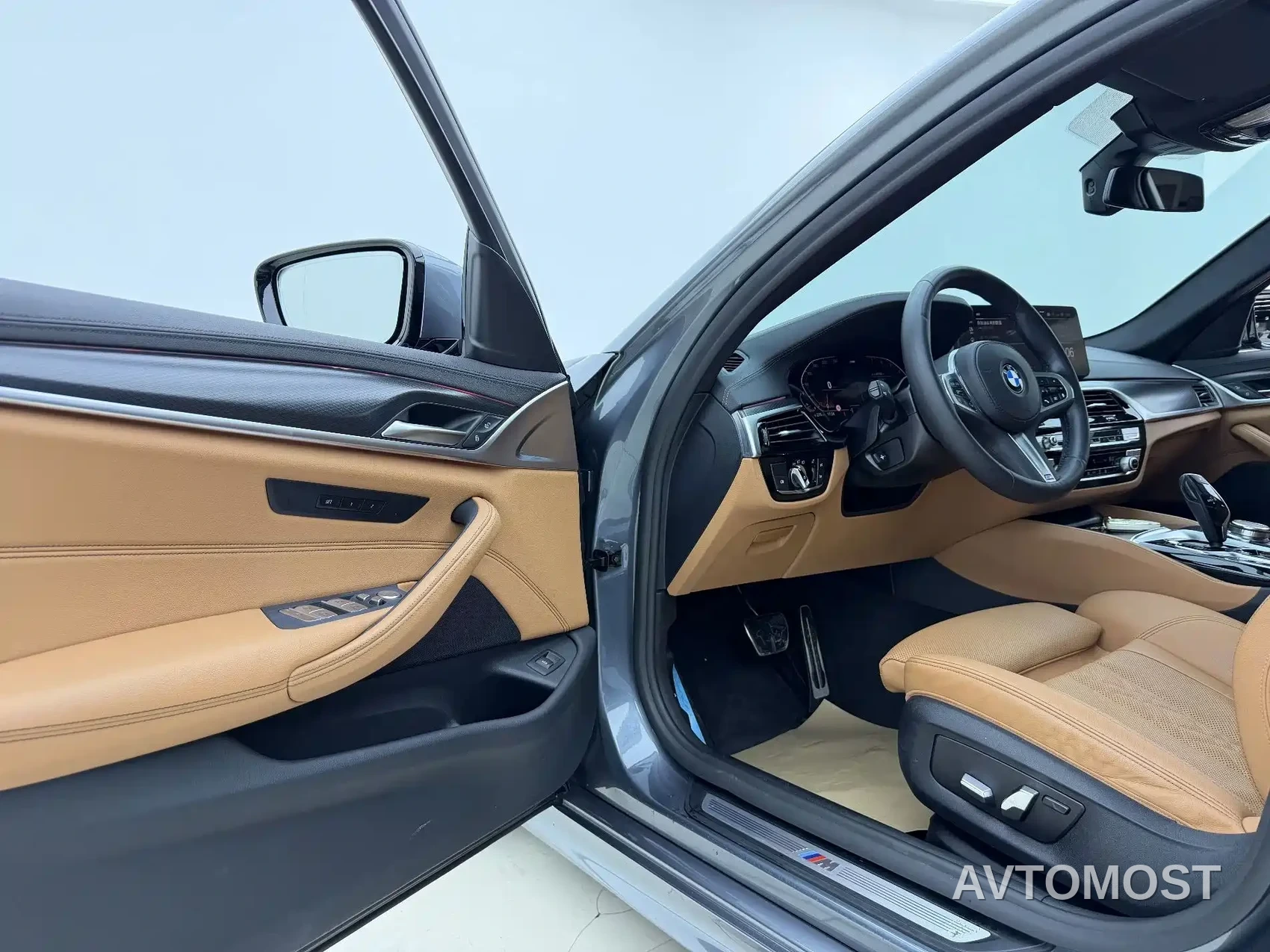 BMW 5 Series (Import) 2022 Model Second Facelift 525i M Sport Package — фото 5