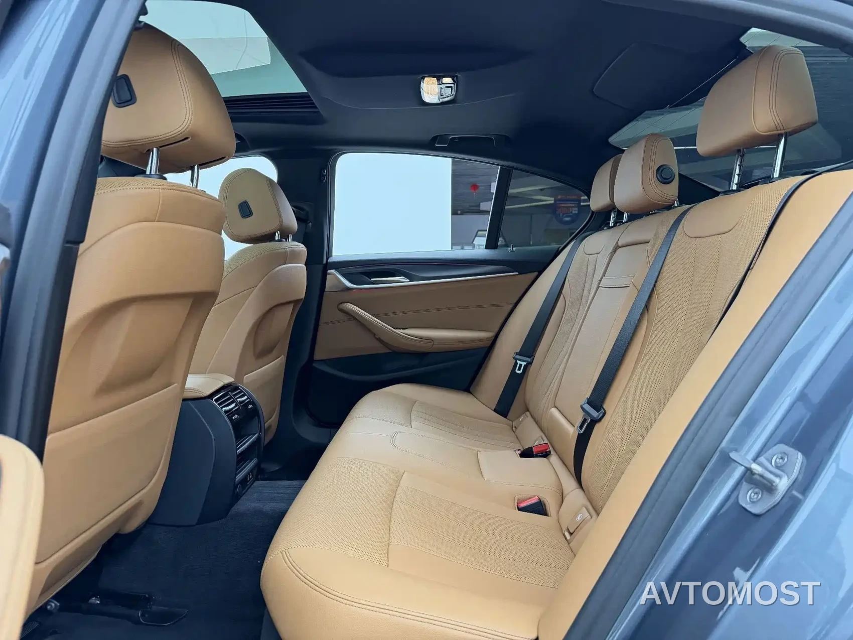 BMW 5 Series (Import) 2022 Model Second Facelift 525i M Sport Package — фото 11