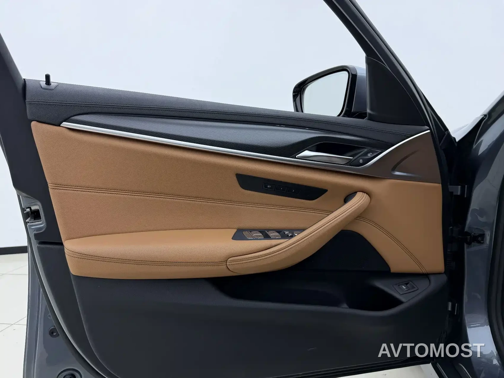 BMW 5 Series (Import) 2022 Model Second Facelift 525i M Sport Package — фото 12