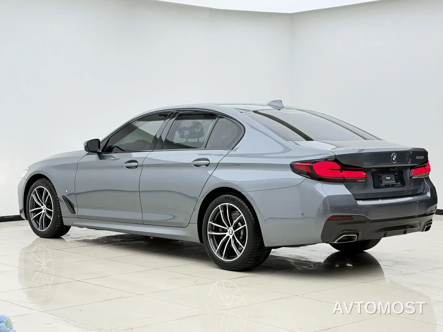 BMW 5 Series (Import) 2022 Model Second Facelift 525i M Sport Package — фото 19
