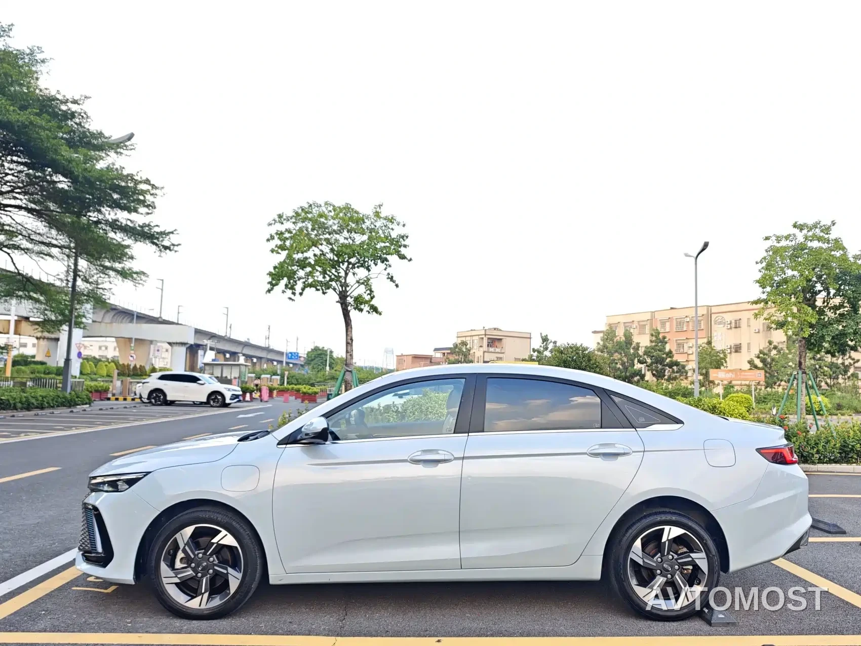Geely Emgrand L HiP 2022 1.5TD-DHT Pro 100KM Travel Edition — фото 3