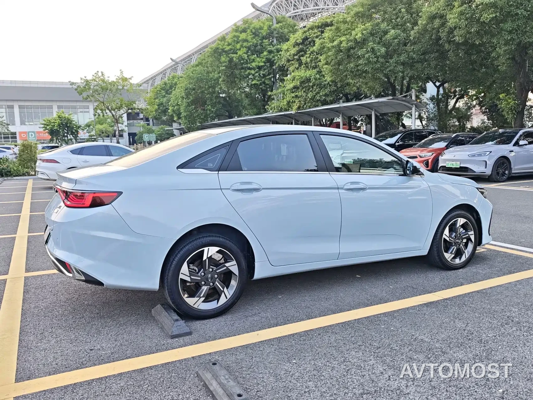 Geely Emgrand L HiP 2022 1.5TD-DHT Pro 100KM Travel Edition — фото 14