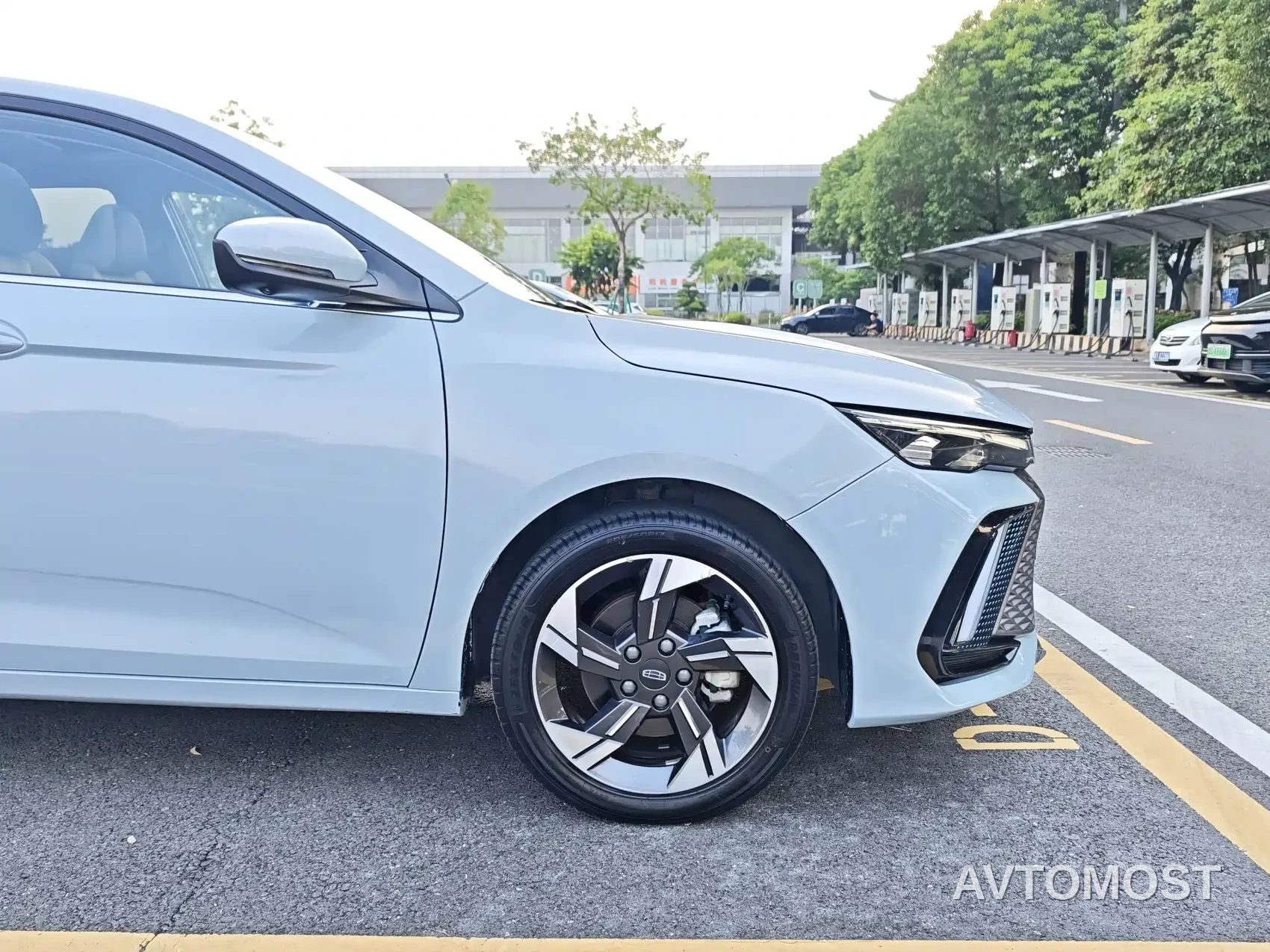 Geely Emgrand L HiP 2022 1.5TD-DHT Pro 100KM Travel Edition — фото 17
