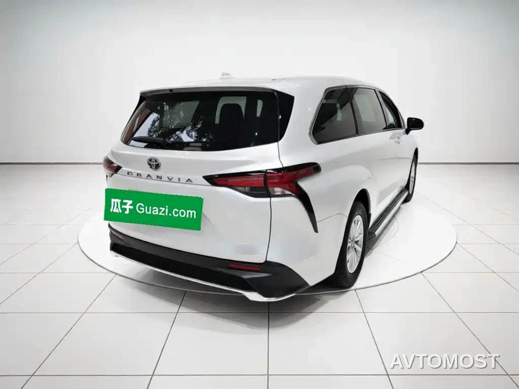 Toyota Granvia 2023 2.5L Hybrid Comfort Edition — фото 4