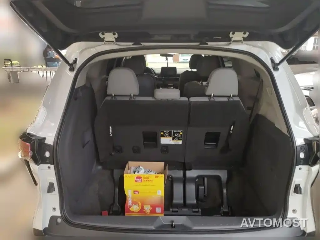 Toyota Granvia 2023 2.5L Hybrid Comfort Edition — фото 15