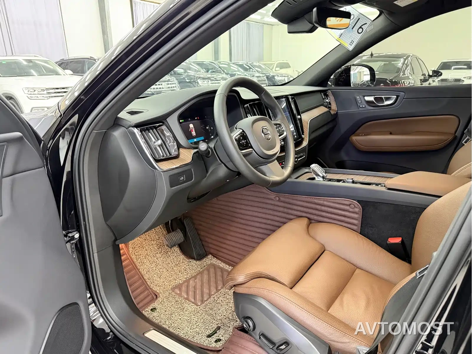 Volvo XC60 2023 B5 AWD Smart Elite Luxury — фото 2