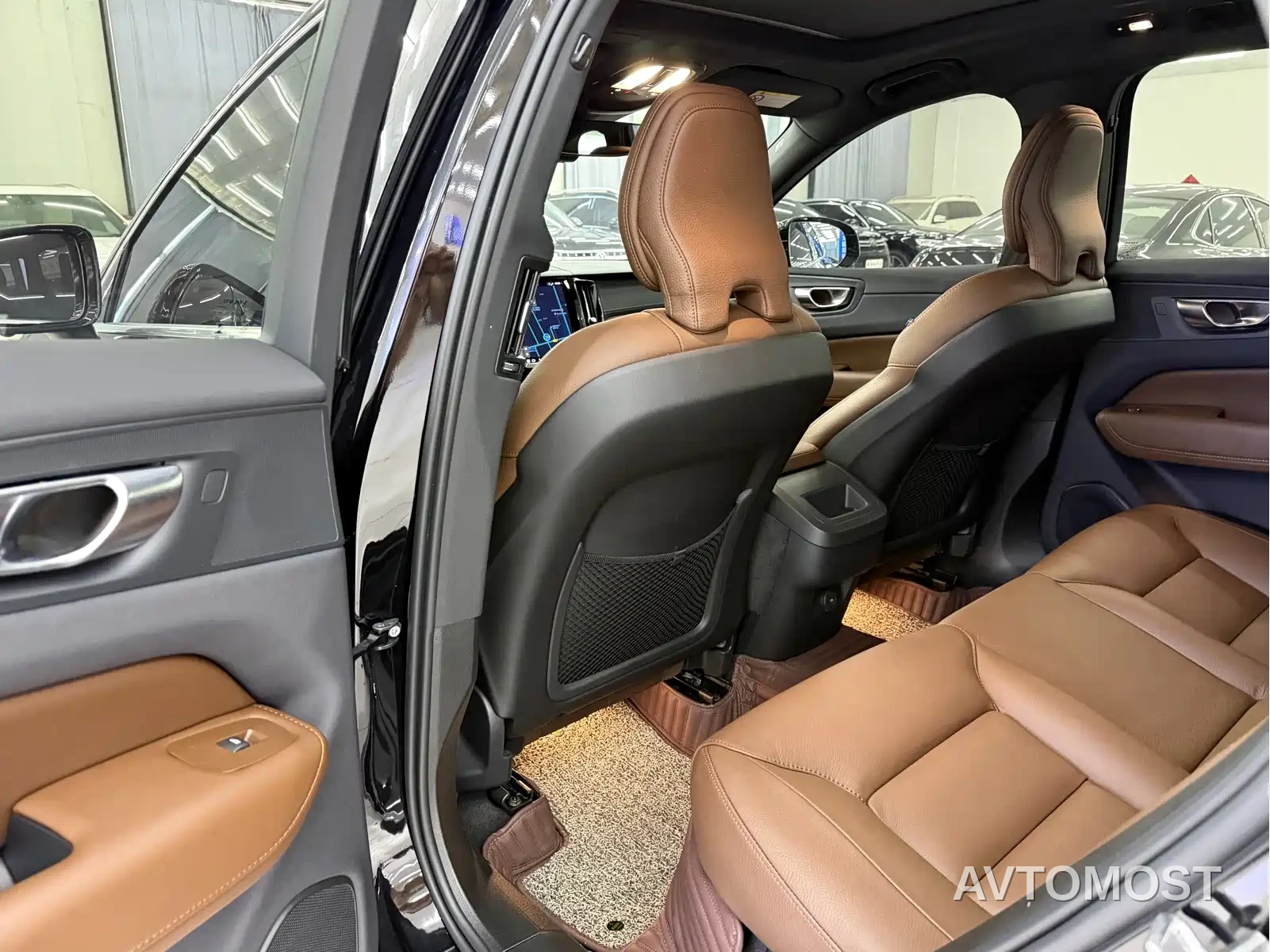 Volvo XC60 2023 B5 AWD Smart Elite Luxury — фото 3