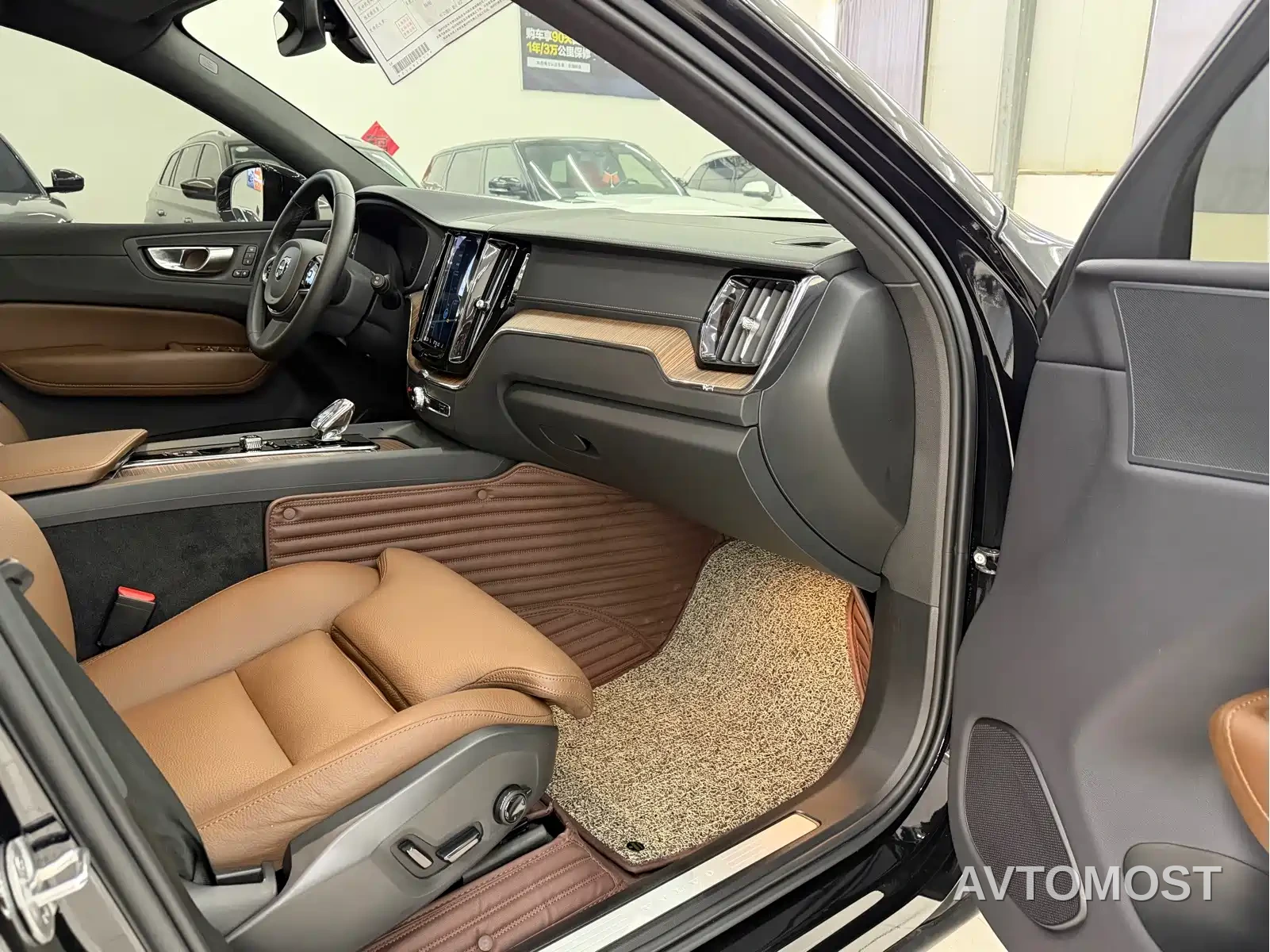 Volvo XC60 2023 B5 AWD Smart Elite Luxury — фото 4