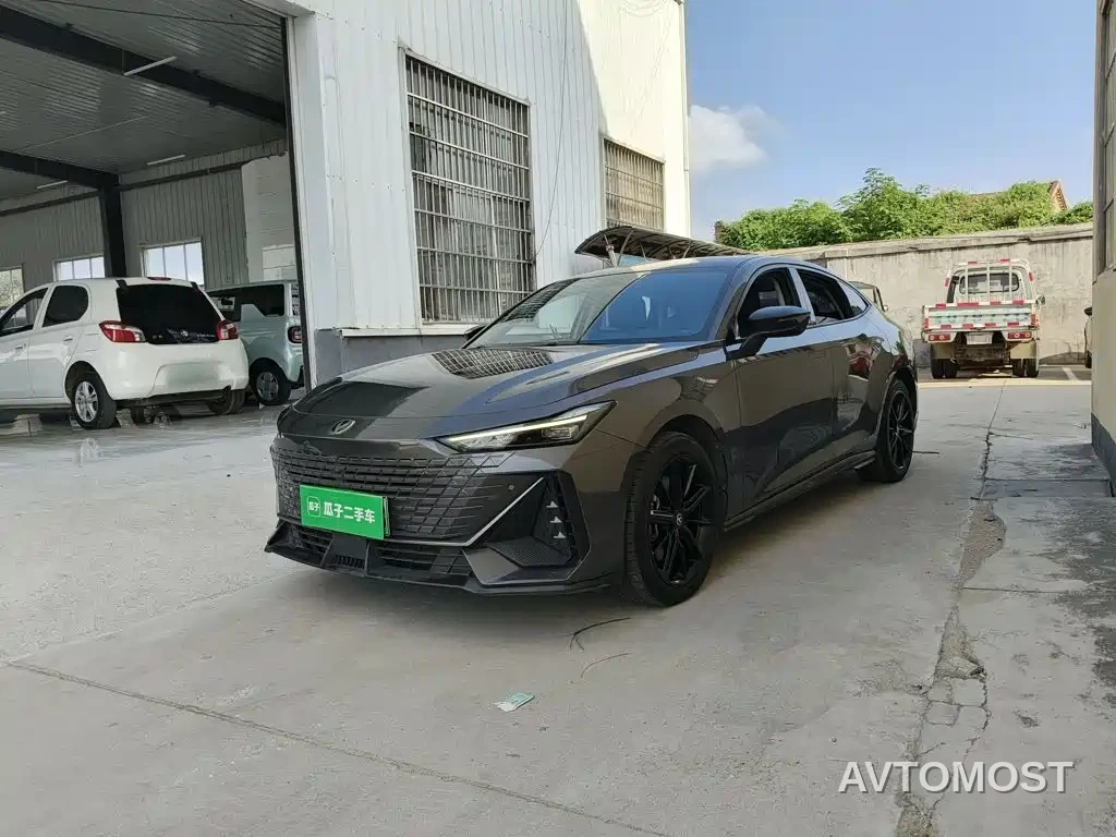 Changan UNI-V iDD 2023 ZhiDian iDD 1.5T 113km Smart Fun Edition — фото 2