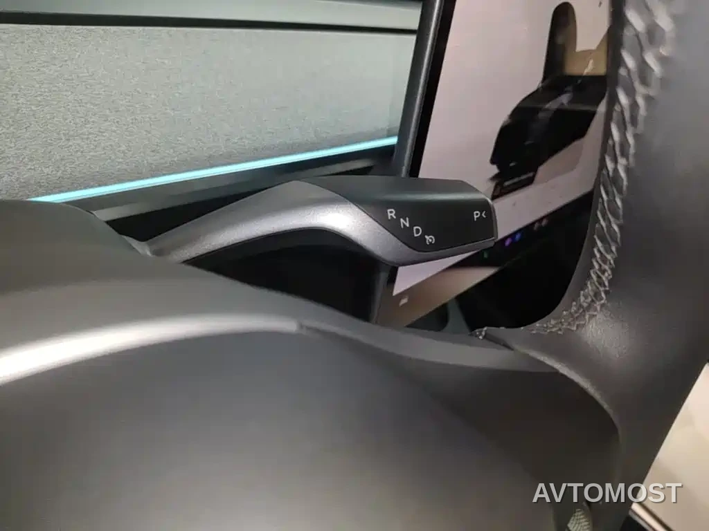 Tesla Model Y 2024 Rear-Wheel Drive Version — фото 11