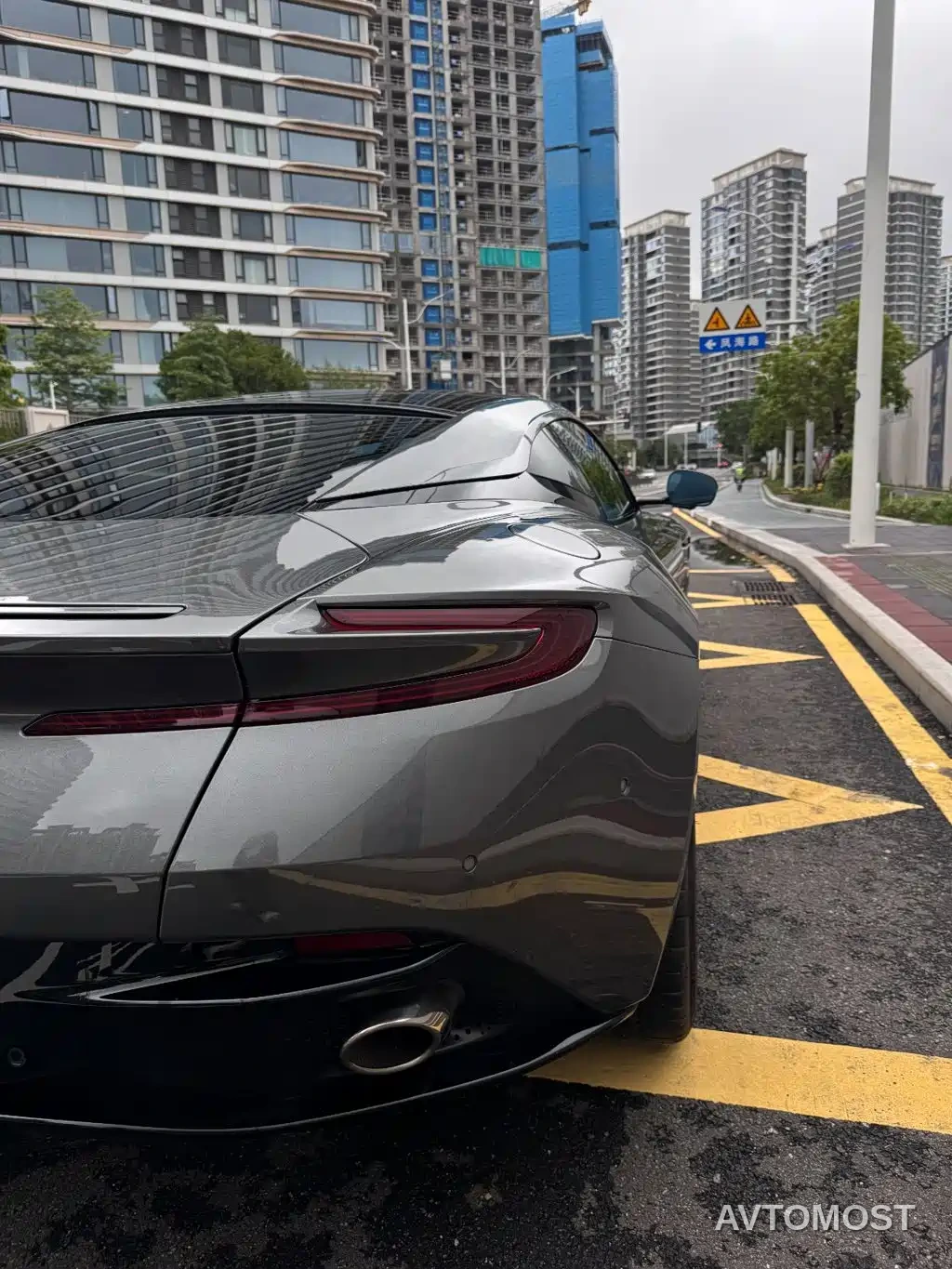 Aston Martin DB12 2023 4.0T V8 Coupe — фото 3