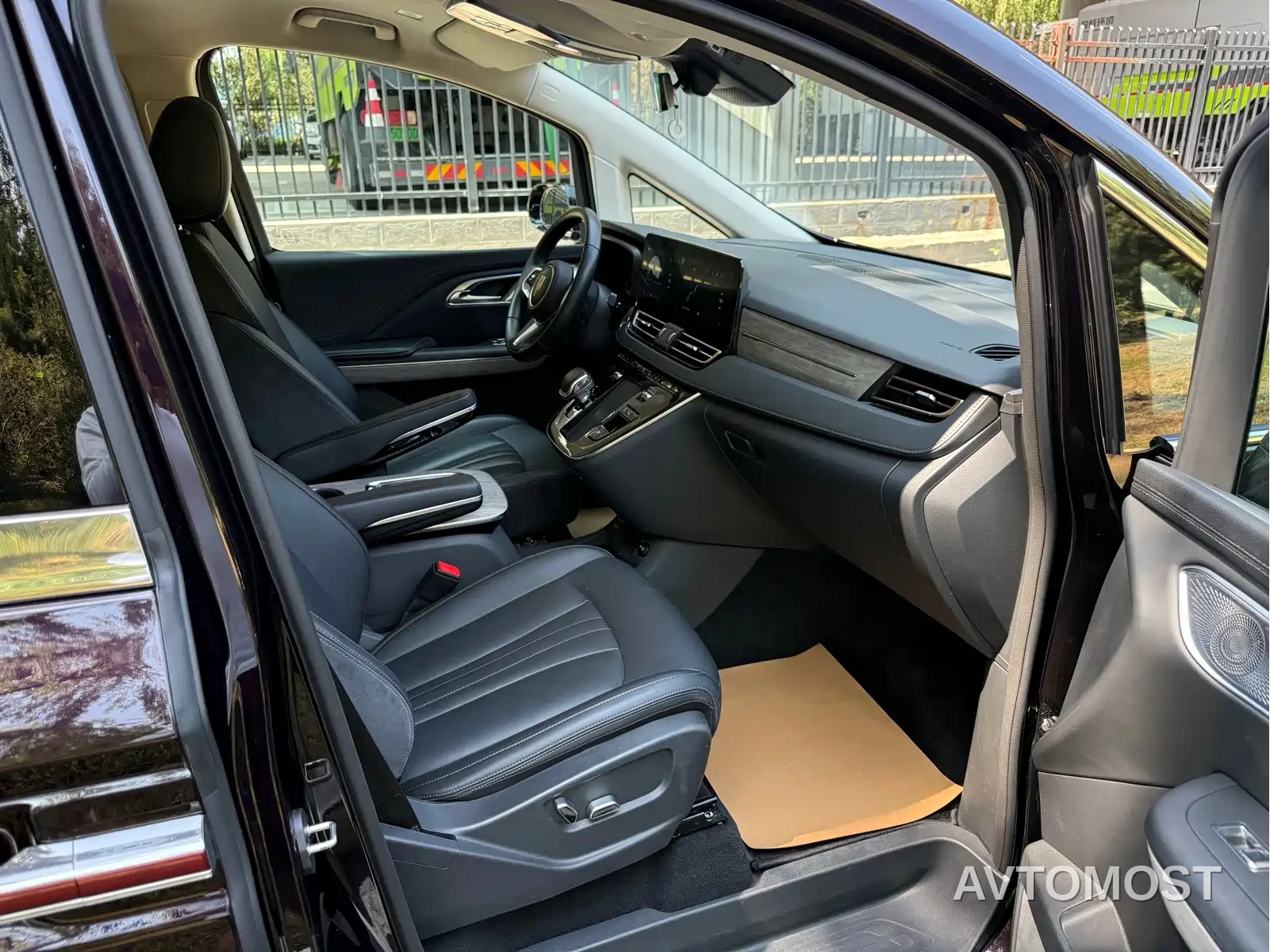 Hongqi HQ9 PHEV 2024 Model 2.0T AWD Business Edition — фото 8