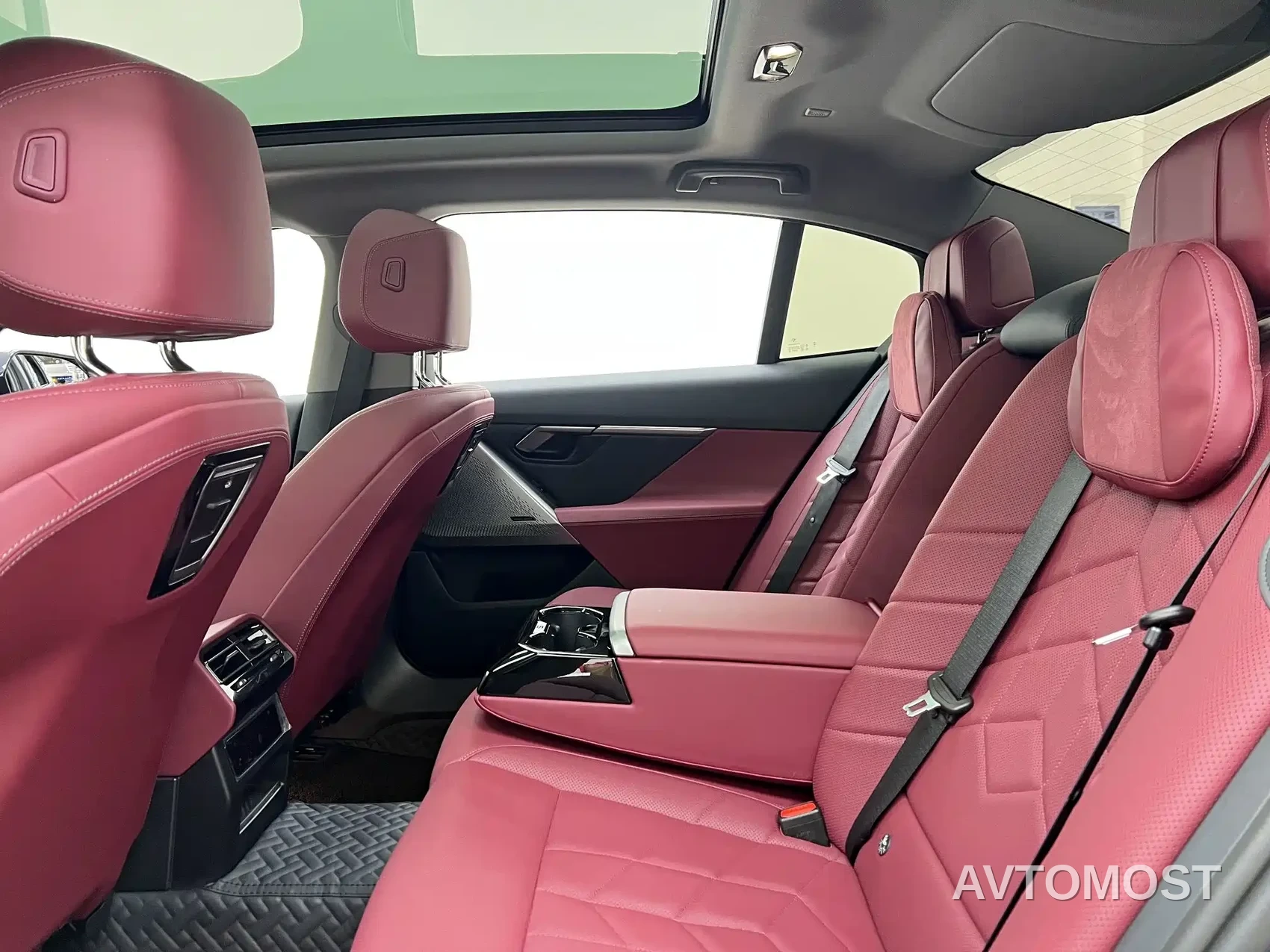 BMW 5 Series 2024 530Li Leading M Sport Package — фото 9
