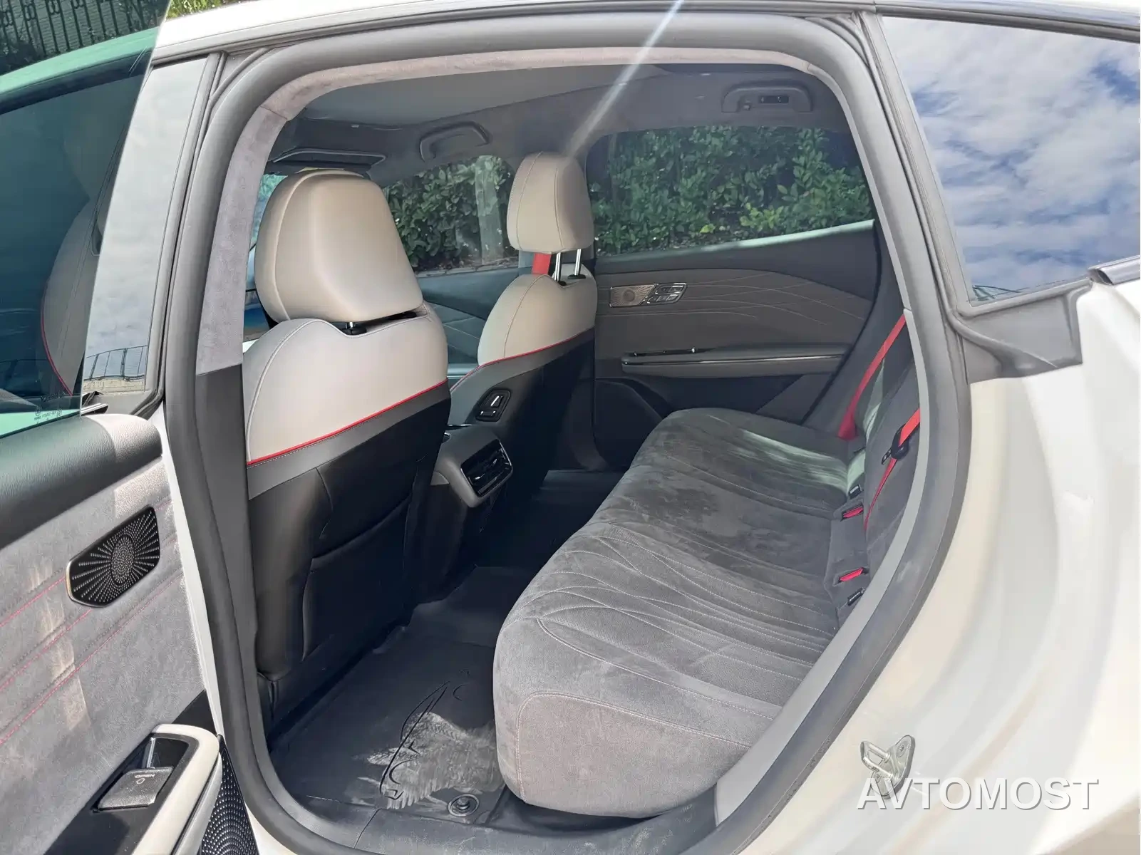 Geely Galaxy E8 2025 Model 610km Premium Edition — фото 6