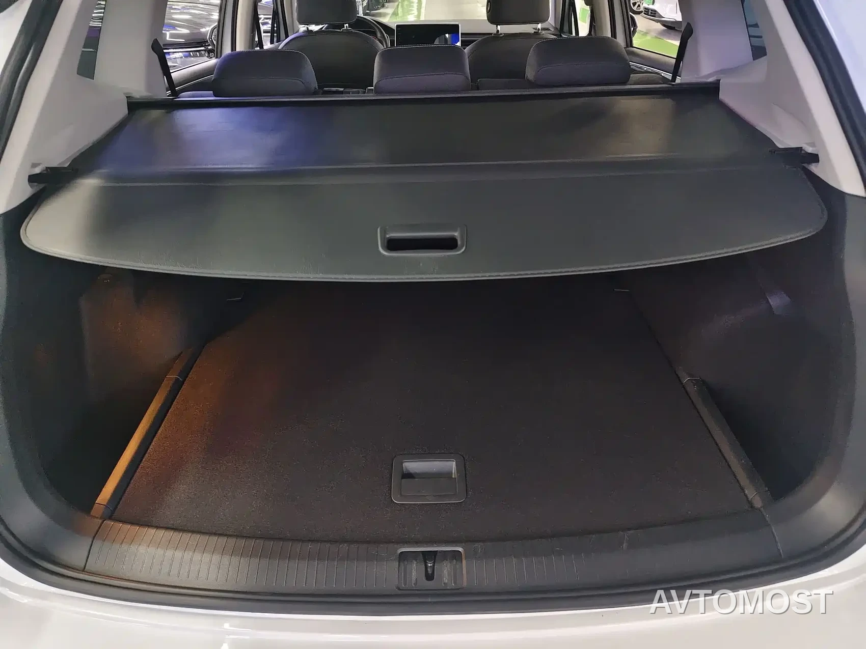 Volkswagen Tiguan L 2023 330TSI Auto 2WD R-Line Premium Edition — фото 12