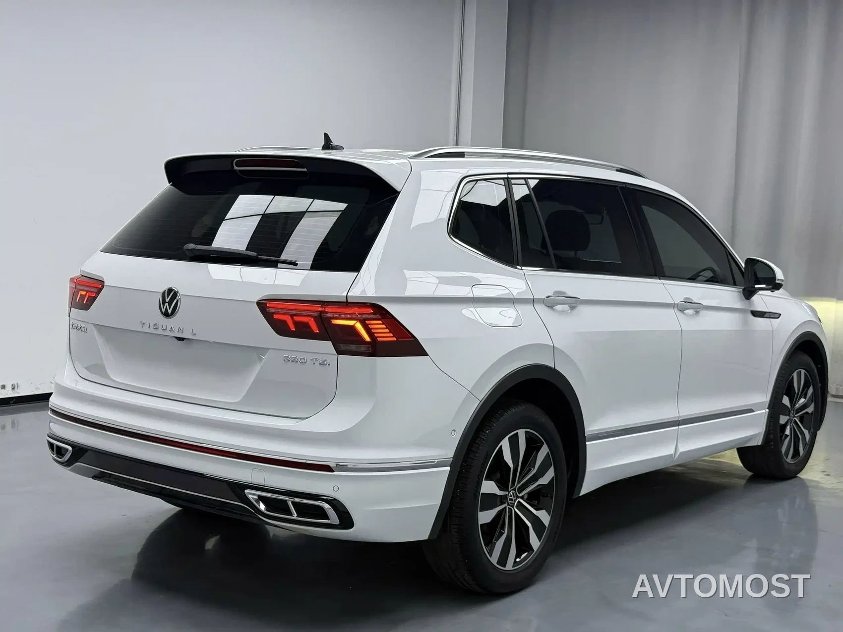 Volkswagen Tiguan L 2023 330TSI Auto 2WD R-Line Premium Edition — фото 14
