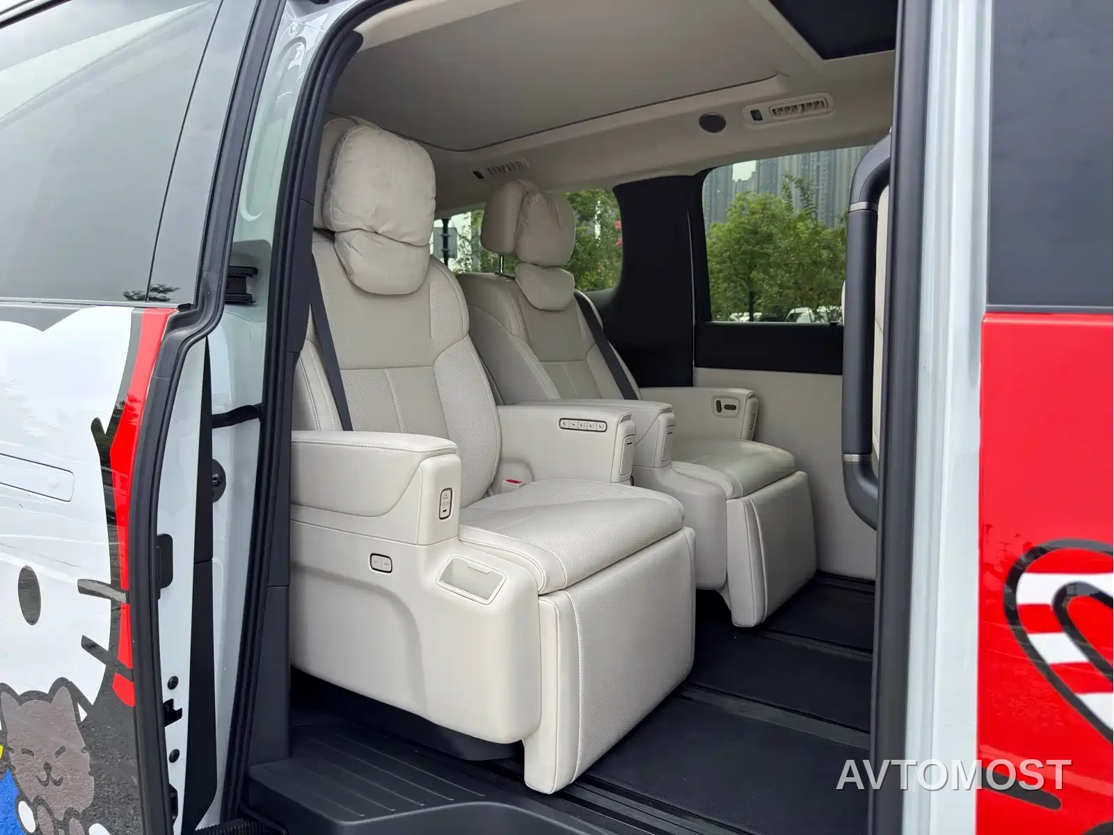 Li Auto MEGA 2025 Model Home Family Special Edition — фото 18