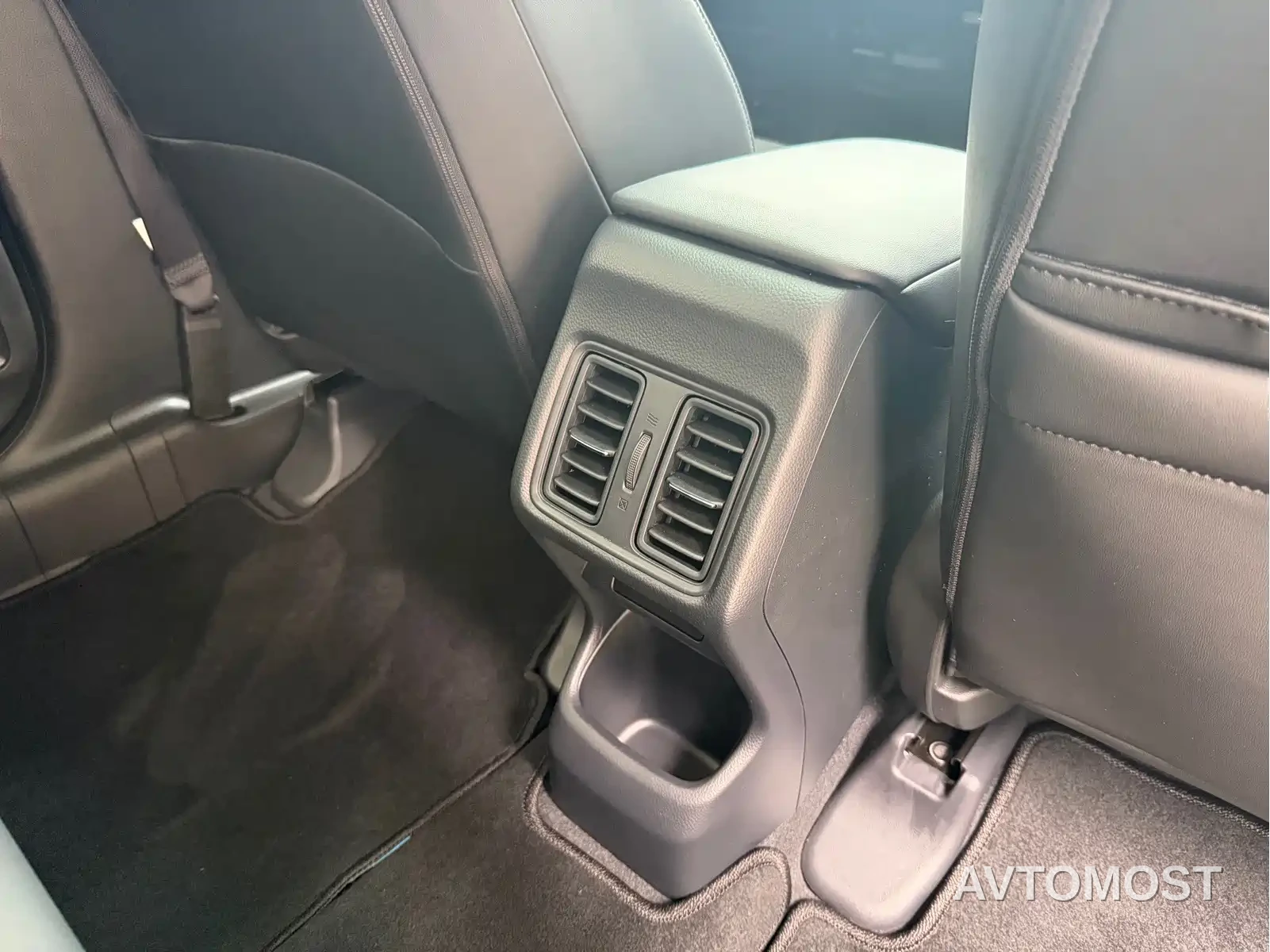 Honda Vezel 2023 1.5L CVT Pioneer Edition — фото 13
