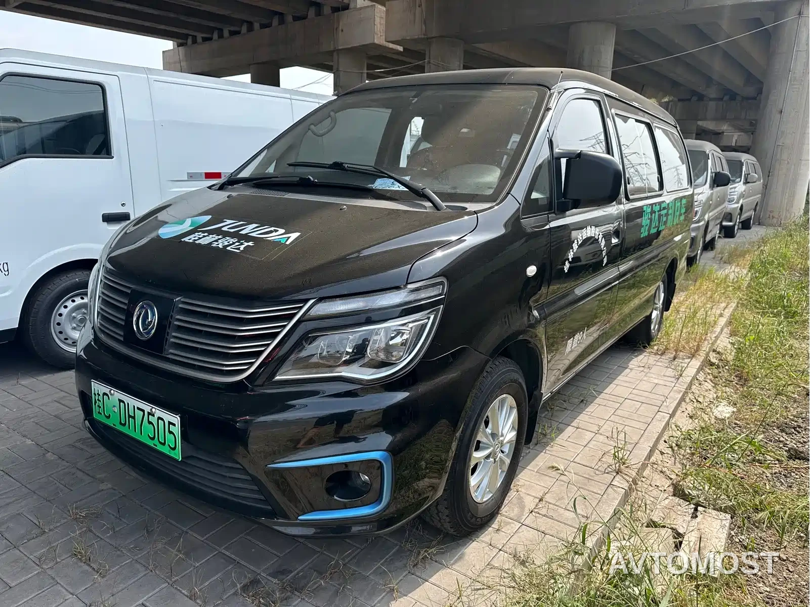Dongfeng Fengxing Lingzhi New Energy 2021 Passenger Version Premium 9-Seater — фото 1