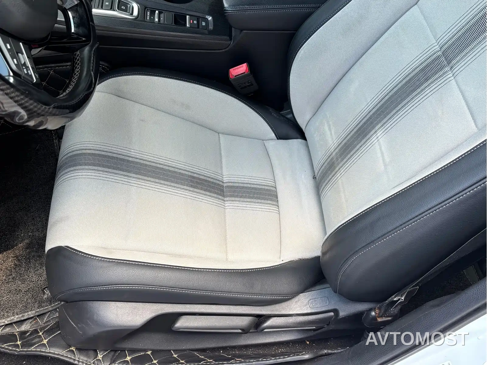 Honda Civic 2023 2.0L e:HEV Sharp Edition — фото 13