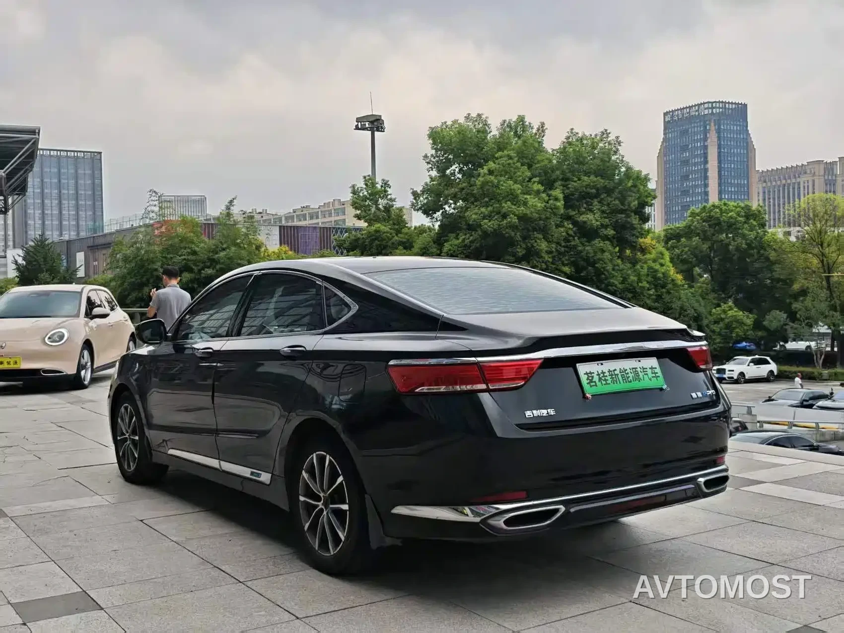 Geely Borui PHEV 2021 1.5T ePro Leading Glory Edition — фото 3