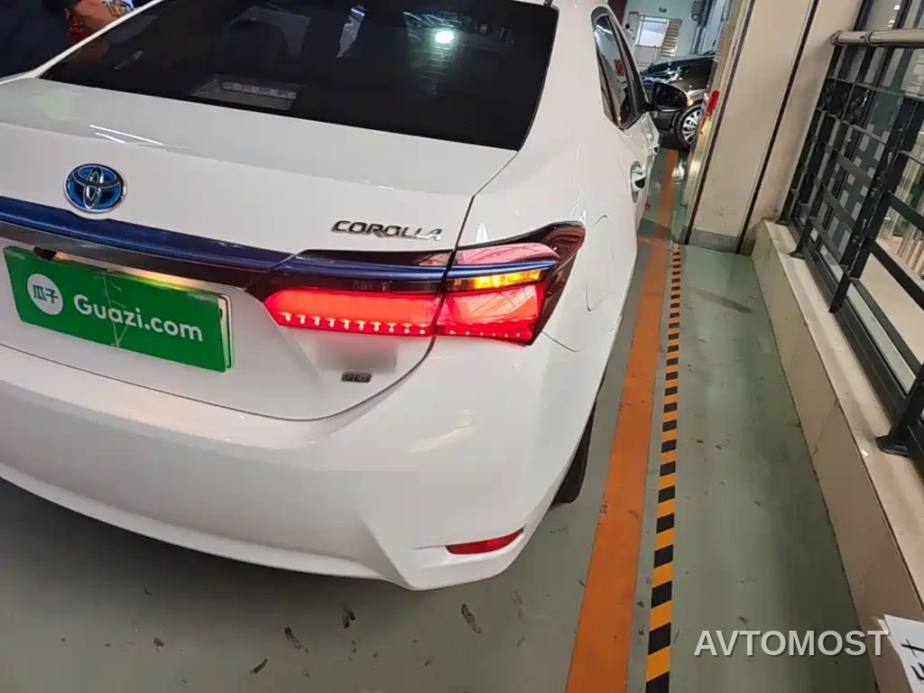 Toyota Corolla Twin Engine E+ 2019 1.8L E-CVT Leading Edition — фото 8
