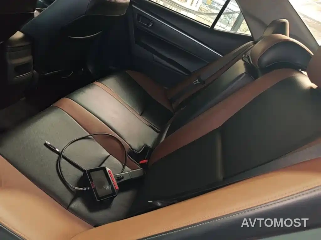 Toyota Corolla Twin Engine E+ 2019 1.8L E-CVT Leading Edition — фото 17