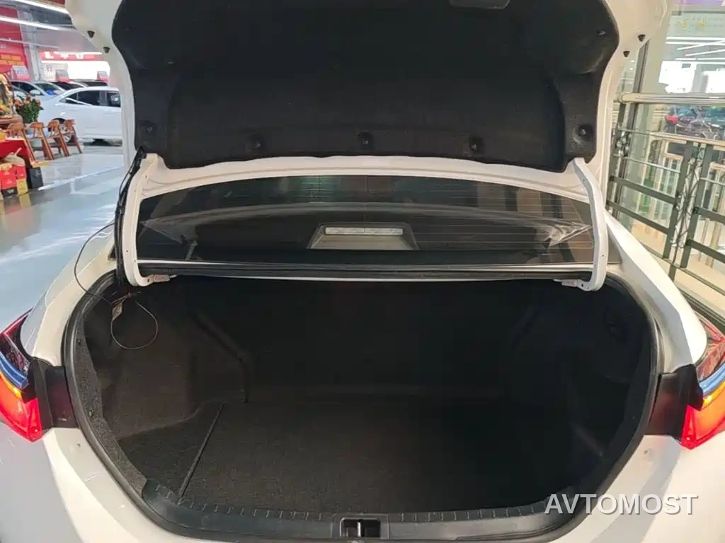 Toyota Corolla Twin Engine E+ 2019 1.8L E-CVT Leading Edition — фото 19