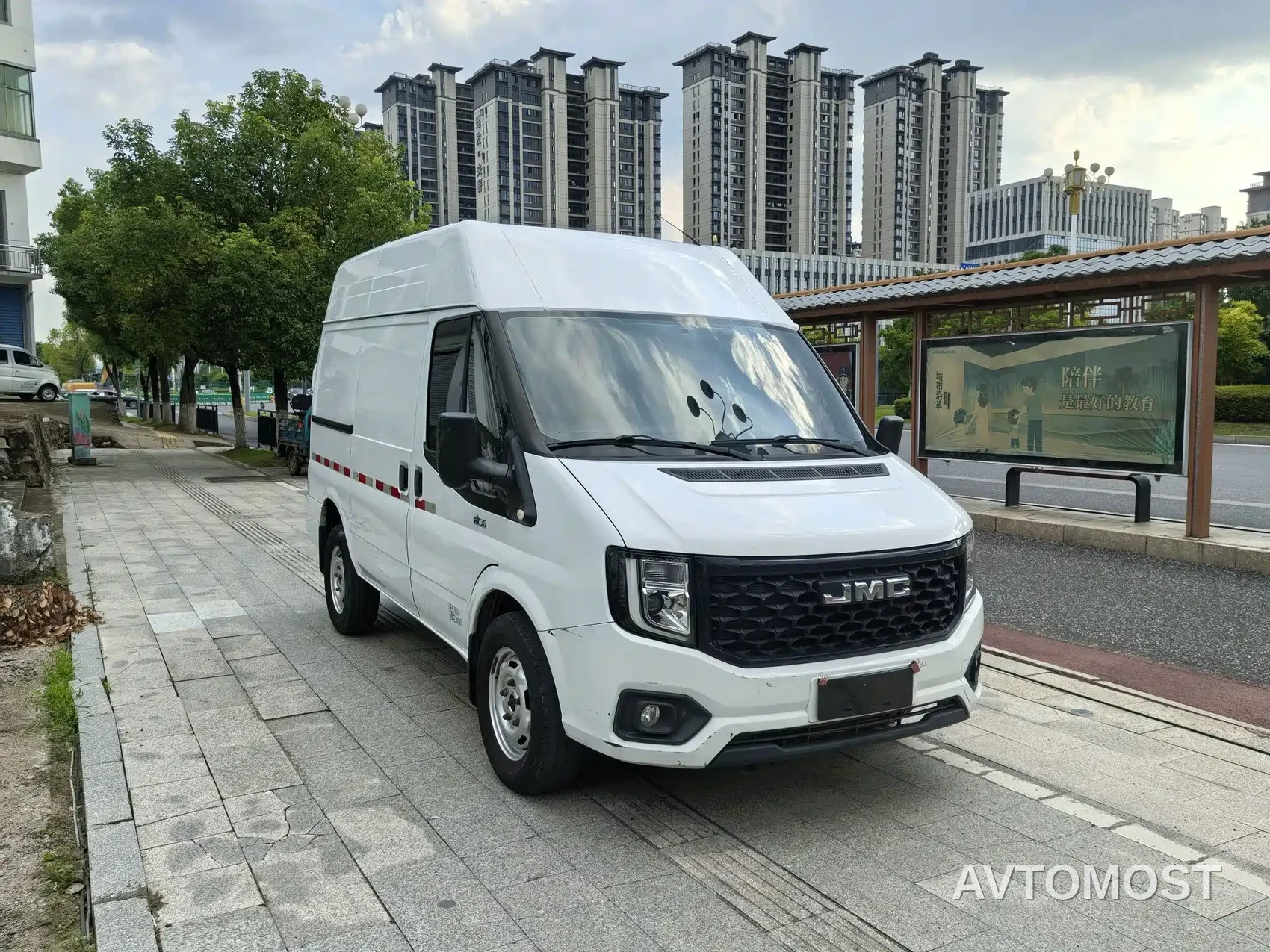 Jiangling JMC Fushun 2022 2.0T Manual Van Medium Wheelbase Medium-high Roof 3-seater — фото 3