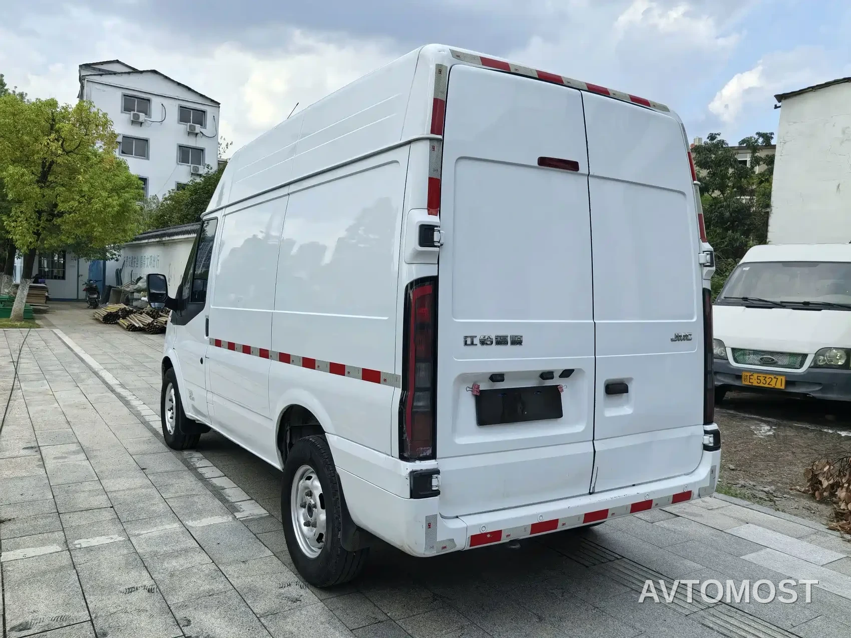 Jiangling JMC Fushun 2022 2.0T Manual Van Medium Wheelbase Medium-high Roof 3-seater — фото 4