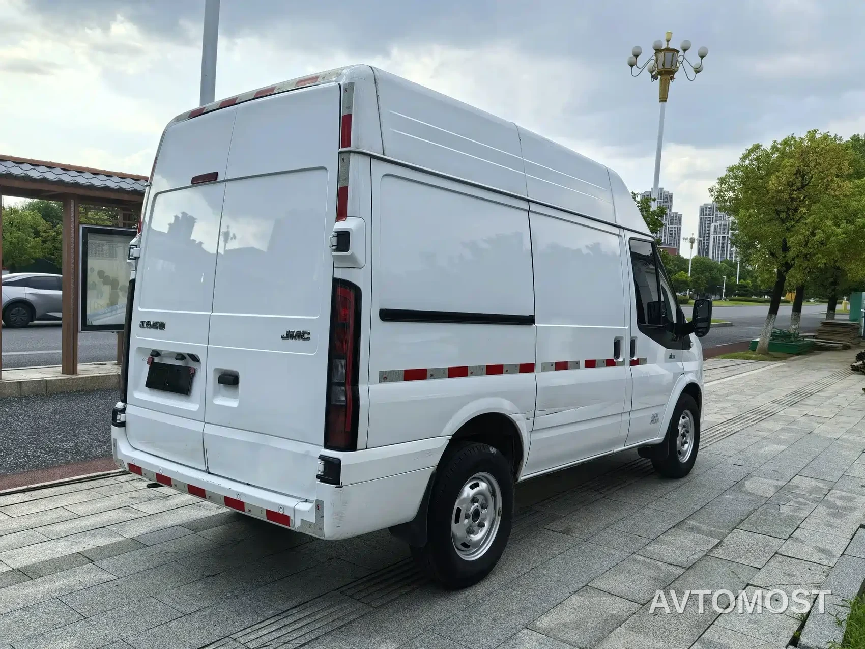 Jiangling JMC Fushun 2022 2.0T Manual Van Medium Wheelbase Medium-high Roof 3-seater — фото 5