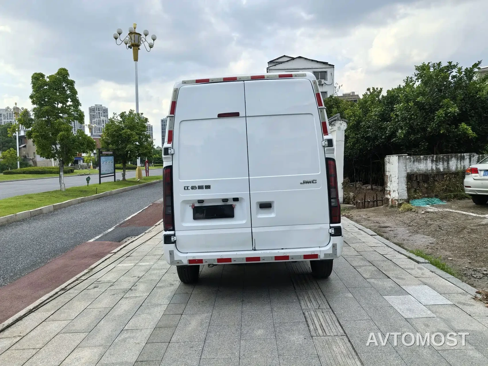 Jiangling JMC Fushun 2022 2.0T Manual Van Medium Wheelbase Medium-high Roof 3-seater — фото 6