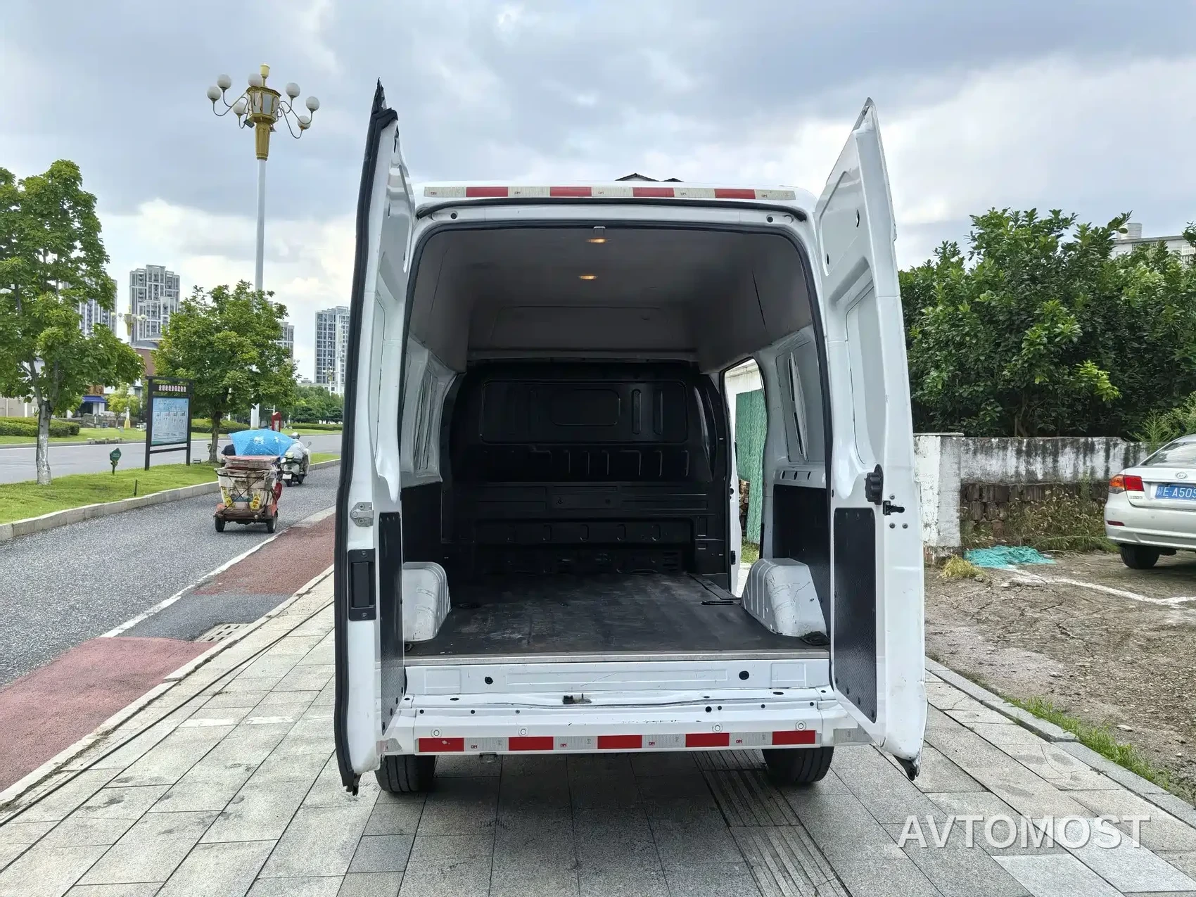 Jiangling JMC Fushun 2022 2.0T Manual Van Medium Wheelbase Medium-high Roof 3-seater — фото 7
